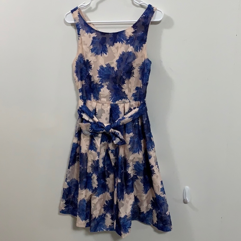 Women’s Pretty Isani dress with waist sash Size S
